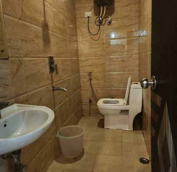 Номер Deluxe, City Lite Delhi