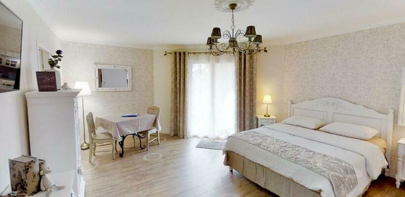 带大床的高级房间, Chambres D Hôtes Et Gîtes Les Restanques