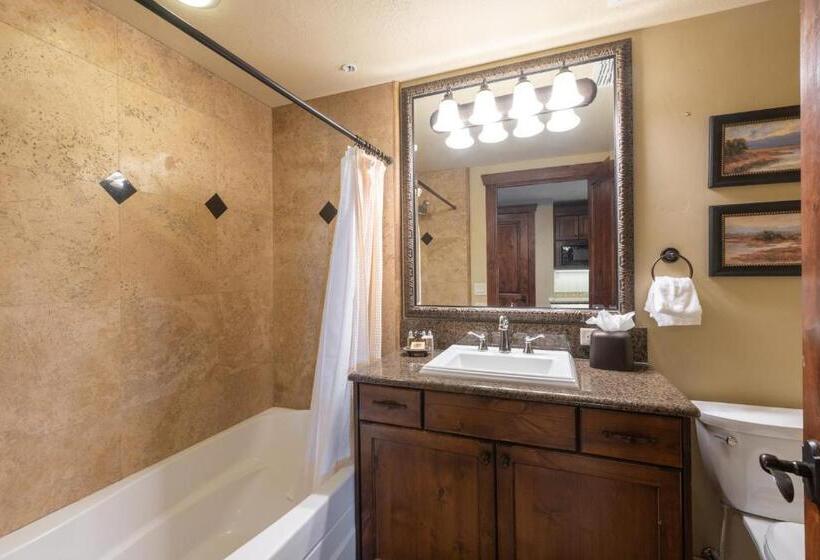 Апартаменты 1 Спальня, Hyatt Hotel Room, Balcony, Outdoor Swimming Pool & Hot Tub, Firepit, Walk To Hiking & Biking Trails