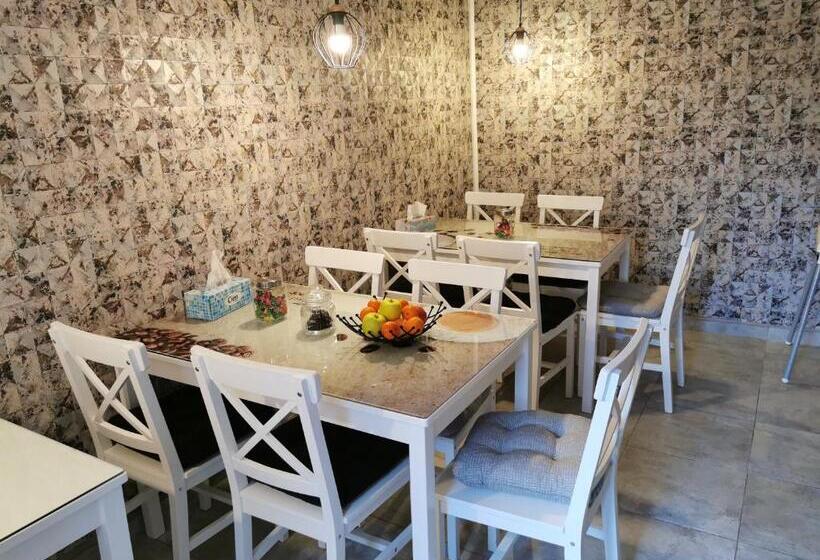 اتاق استاندارد, Select House