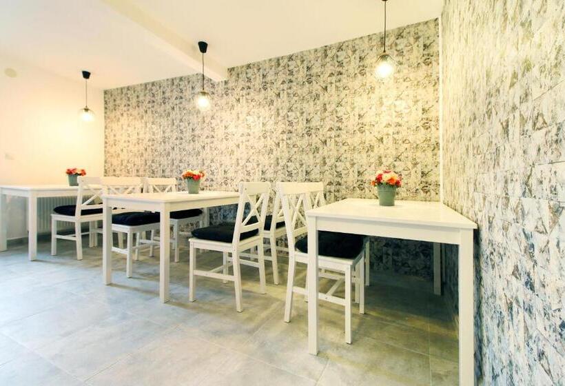 اتاق استاندارد, Select House