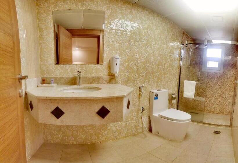اتاق لوکس با تخت بزرگ, Diamond Star Hotel فندق النجمة الماسية