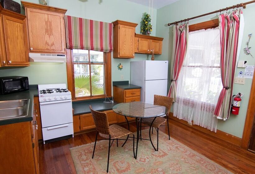 Дом 1 Спальня, Sweetwater Branch Inn