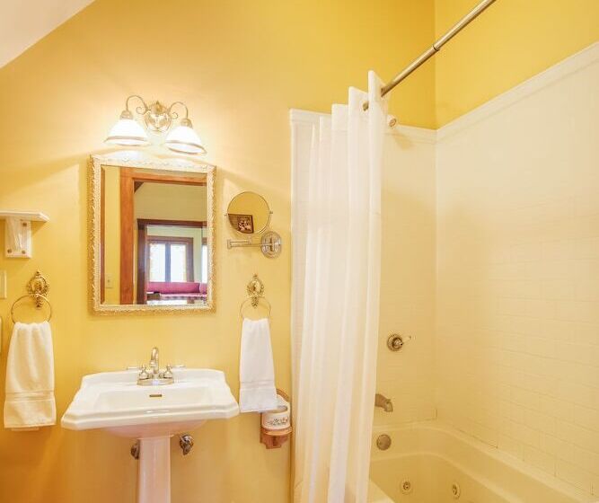Номер Стандарт, Sweetwater Branch Inn