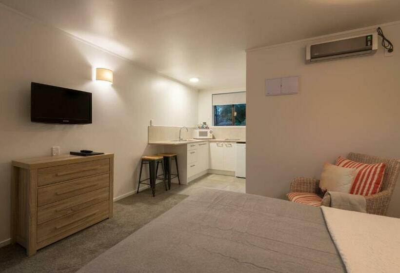 Студио Базик, Stay Kerikeri Boutique Apartments And Studios