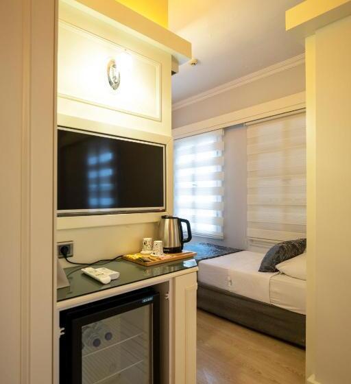 Standard Quadruple Room, Castle Old Town
