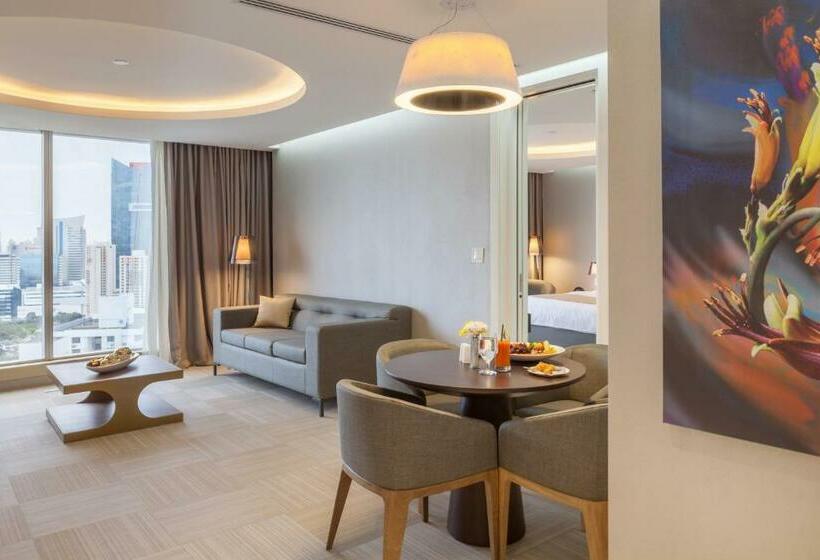 Полулюкс, Las Americas Golden Tower Panama