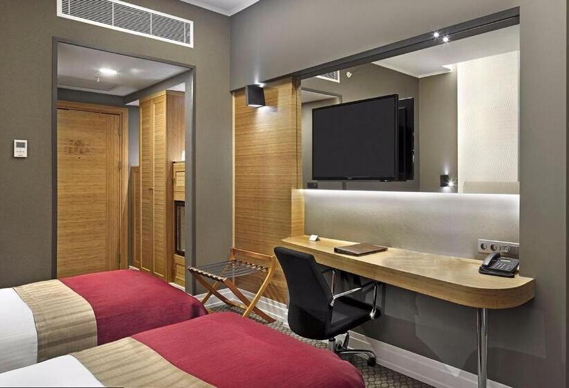 디럭스 룸 킹사이즈 침대, Ramada Plaza By Wyndham Eskisehir