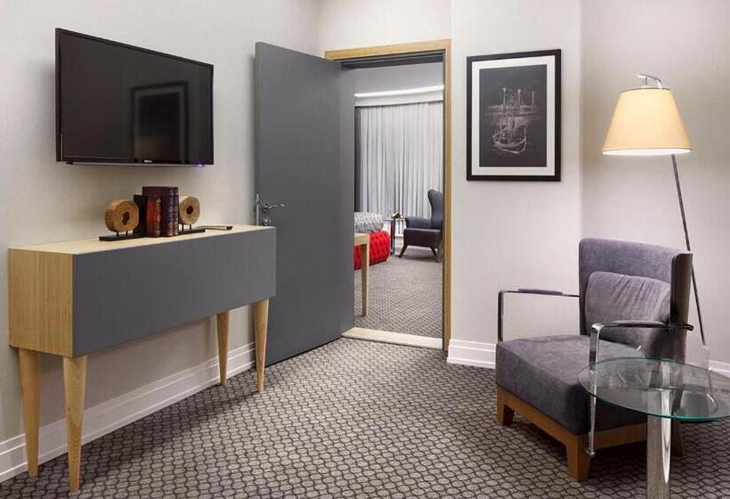 스위트 킹사이즈 침대, Ramada Plaza By Wyndham Eskisehir