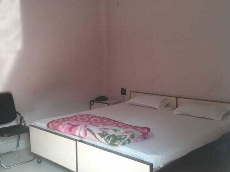 חדר דלוקס, Teerth Guest House