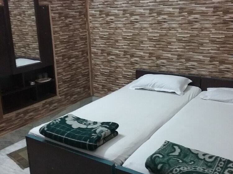 חדר דלוקס, Teerth Guest House
