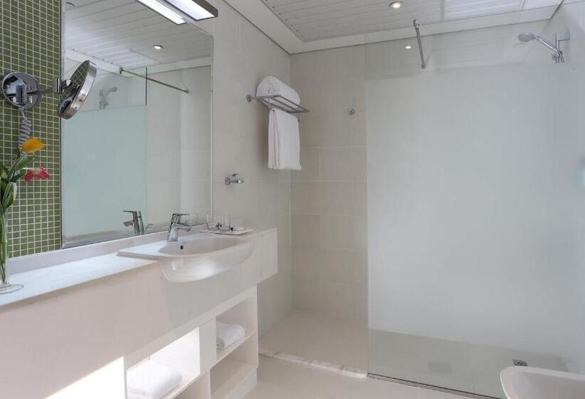 Номер Deluxe, Tryp By Wyndham Abu Dhabi City Center