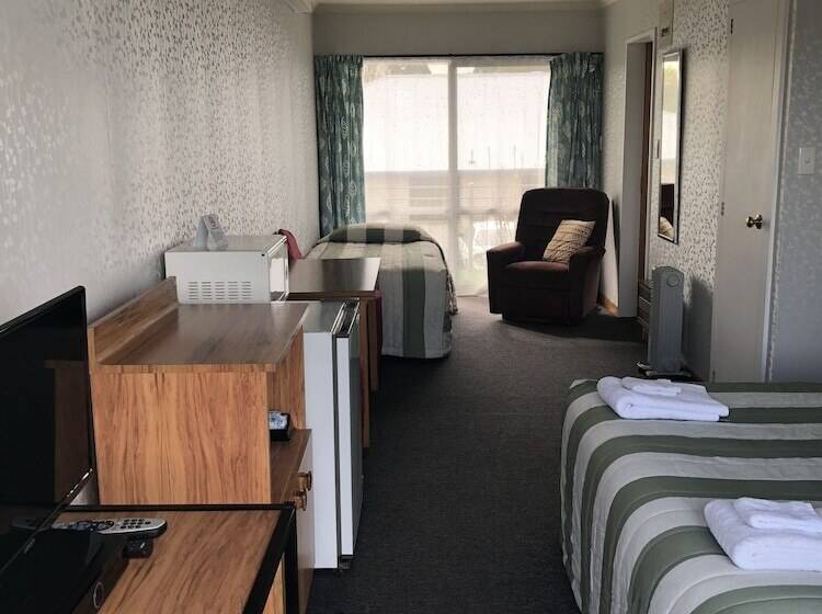 Студия Стандарт, Lilybrook Motel