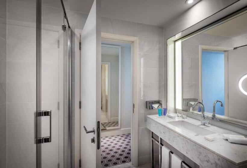 اتاق استاندارد با تخت بزرگ, Baku Marriott Hotel Boulevard