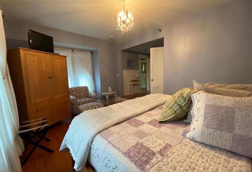 스위트 킹사이즈 침대, James Place Inn Bed And Breakfast