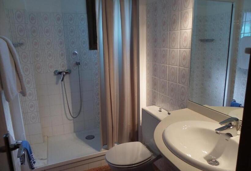 Номер Стандарт Трехместный, Hostal L´esplai