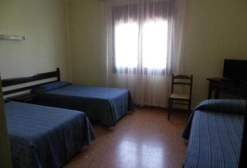Номер Стандарт Трехместный, Hostal L´esplai