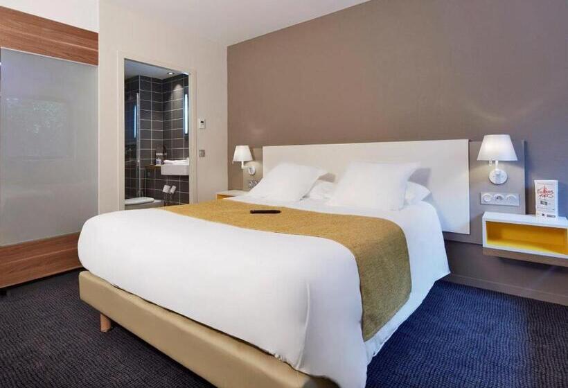 Четырехместный Номер Стандарт, Kyriad Prestige Pau – Palais Des Sports