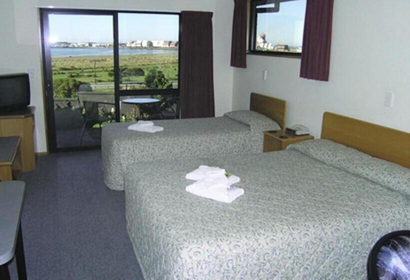 带4个卧室的别墅, Baywatch Motor Lodge