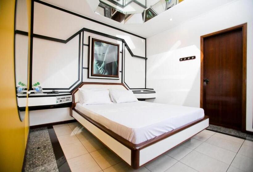 스위트, Rivieras Motel