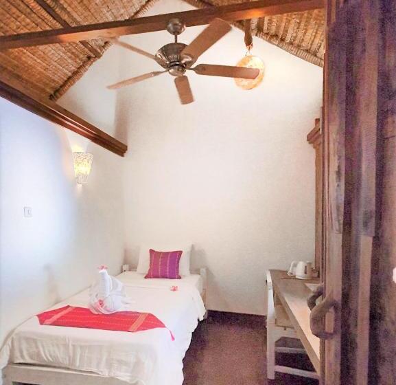 Вилла 1 Спальня Вид на Сад, Samba Villas Beachfront View