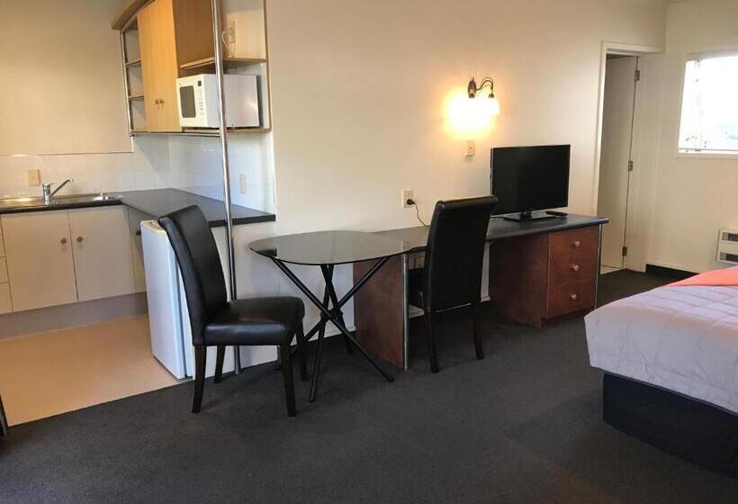 Студия Стандарт, Pacific Harbour Motor Inn