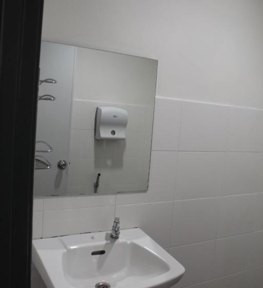 اتاق استاندارد چهار تخته, Grand Inn