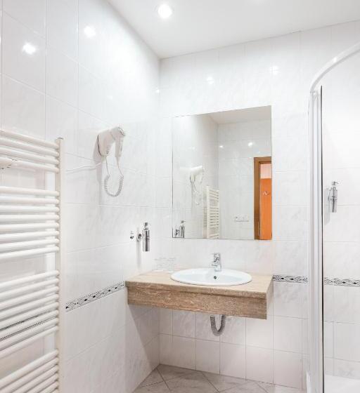 带阳台标准四人间, Wine Wellness Hotel Amande Hustopeče
