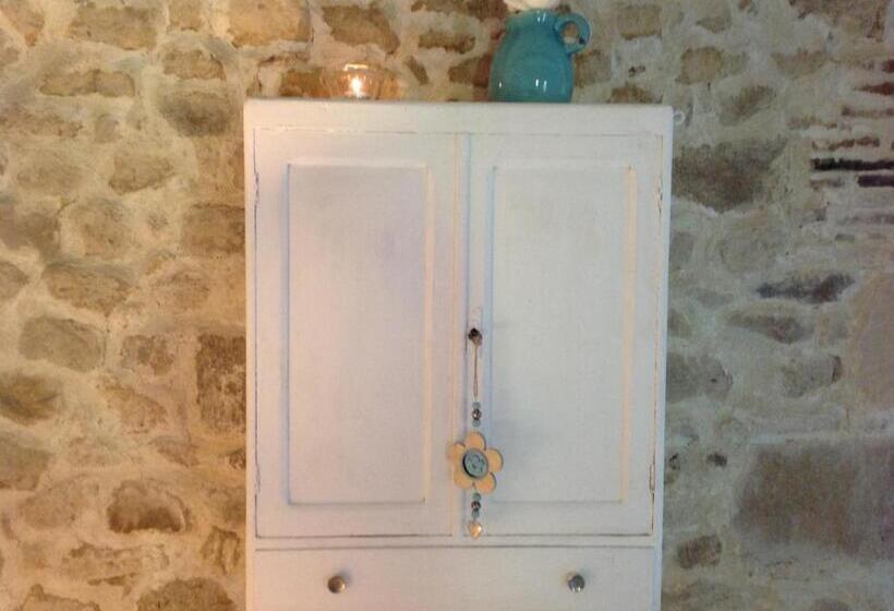 Апартаменты 2 Спальни, Domaine Charente Glamping Familyroom Le Jardin With External Toilet & Shower House & Outdoor Kitchen