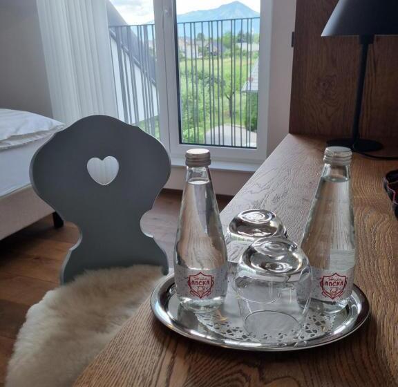 Трехместный Номер Стандарт с Балконом, Hiša Ančka, šenčur   3 Min To The Airport