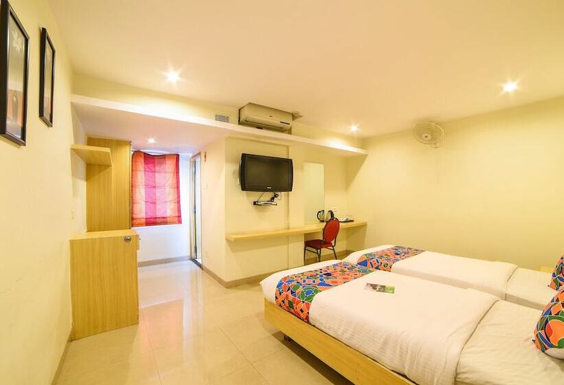 Номер Deluxe, Oriva Vinflora Residency   Jubilee Hills