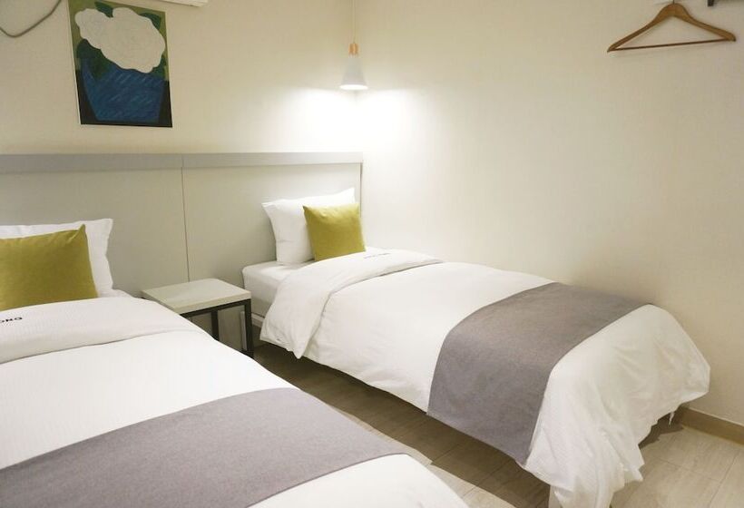 Quarto Estandar, First Stay Myeongdong