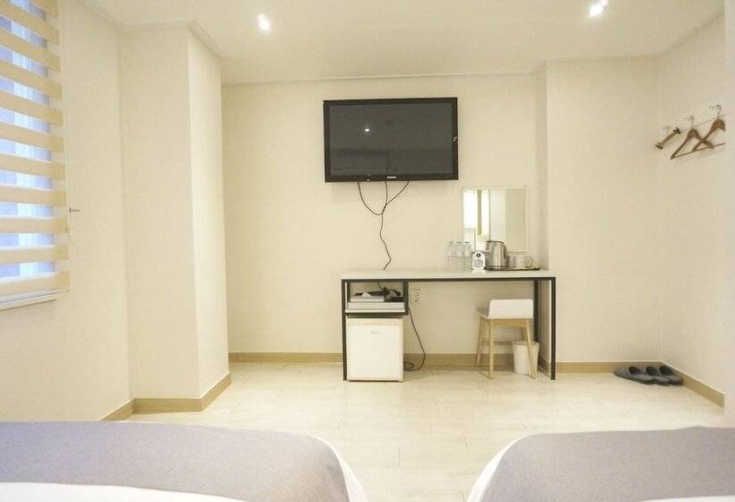 Quarto Triplo Estandar, First Stay Myeongdong