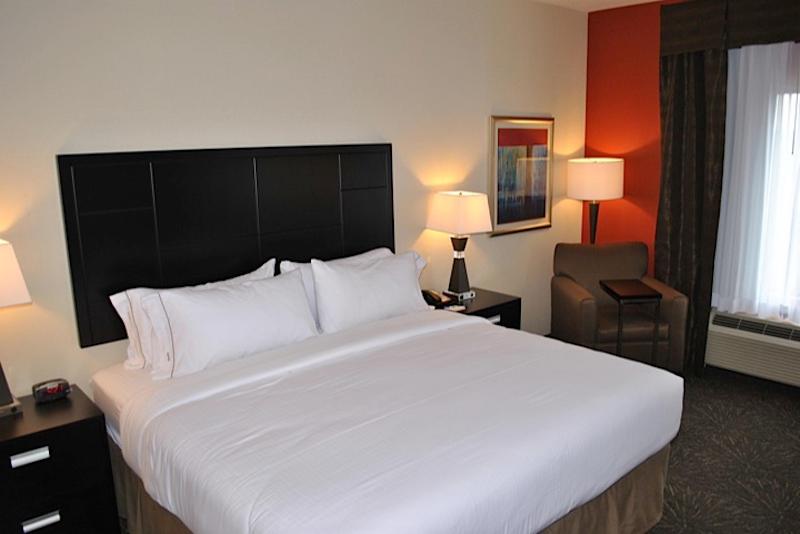 Номер Стандарт Кровать Кинг Адаптированный для Инвалидов, Holiday Inn Express Salem, An Ihg
