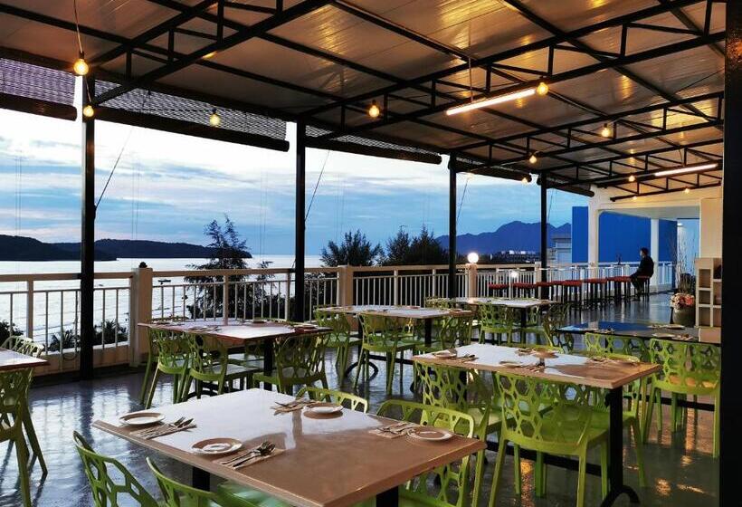 キングサイズベッドのスタンダードルーム, Langkapuri Resort Langkawi