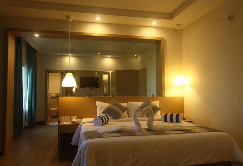 Президентский Люкс, Ginger Kochi Mg Road
