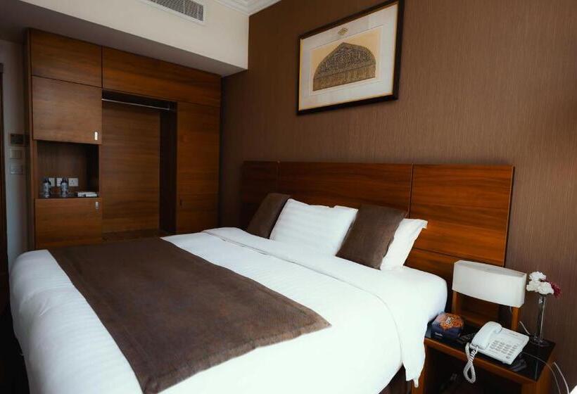 Quarto deluxe, Nour Al Thuria