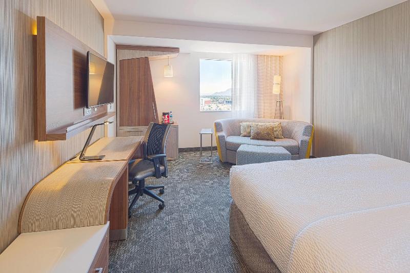 キングサイズベッドのスタンダードルーム, Courtyard By Marriott Saltillo