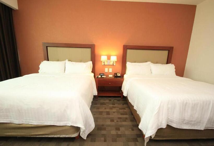 Quarto Estandar, Holiday Inn & Suites Plaza Mayor, An Ihg