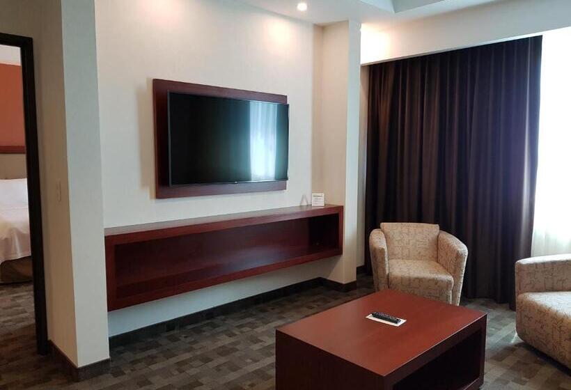 Suíte Cama King, Holiday Inn & Suites Plaza Mayor, An Ihg