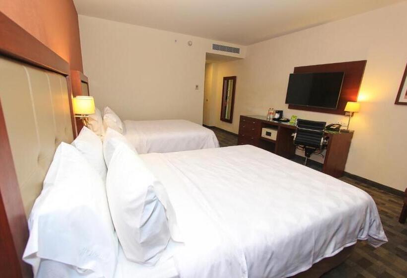 Quarto Estandar, Holiday Inn & Suites Plaza Mayor, An Ihg