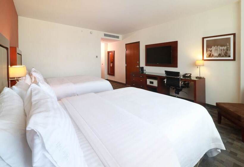 Quarto Estandar, Holiday Inn & Suites Plaza Mayor, An Ihg