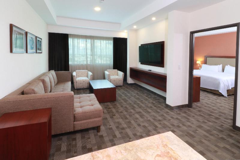 Suíte Cama King, Holiday Inn & Suites Plaza Mayor, An Ihg