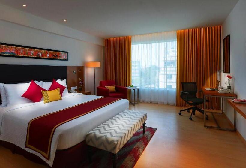 Номер Deluxe, Mercure Hyderabad Kcp Banjara Hills, An Accor