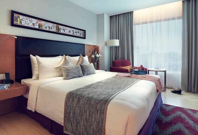 Люкс, Mercure Hyderabad Kcp Banjara Hills, An Accor