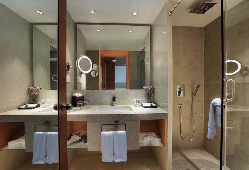 Номер Стандарт Вид на Озеро, Mercure Hyderabad Kcp Banjara Hills, An Accor