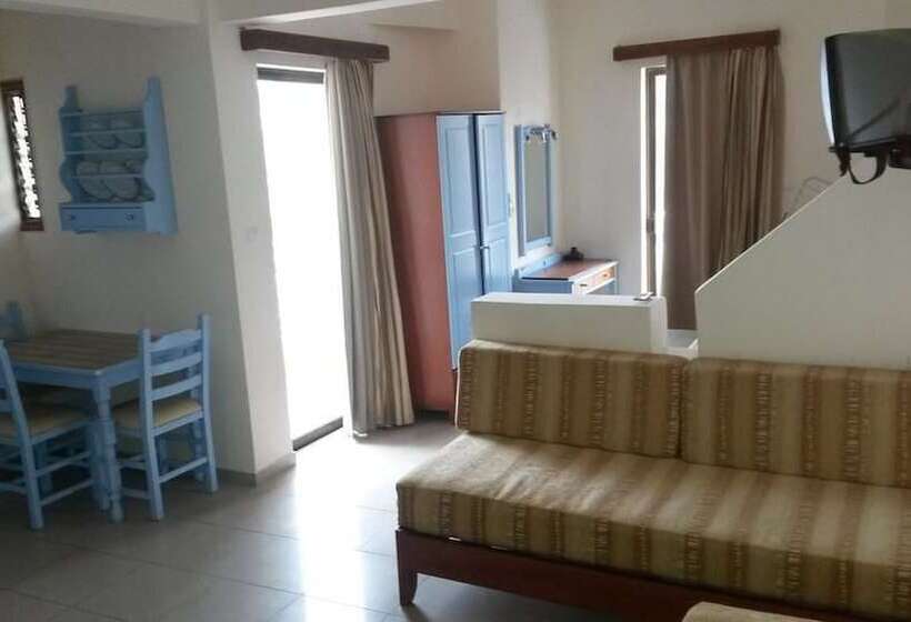 Студио Стандарт Вид на Бассейн, Mandy Suites