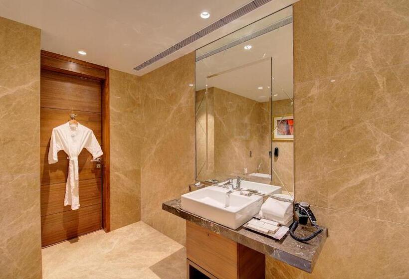 سوئیت پرزیدنت, Niranta Airport Transit Hotel & Lounge Terminal 2 Arrivals