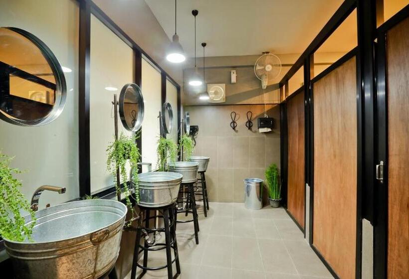 اتاق اکونومی, Bangkok Bed And Bike