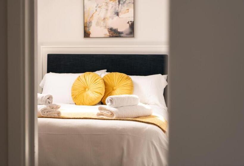 Apartamento 2 Dormitórios, Aldwick Estate